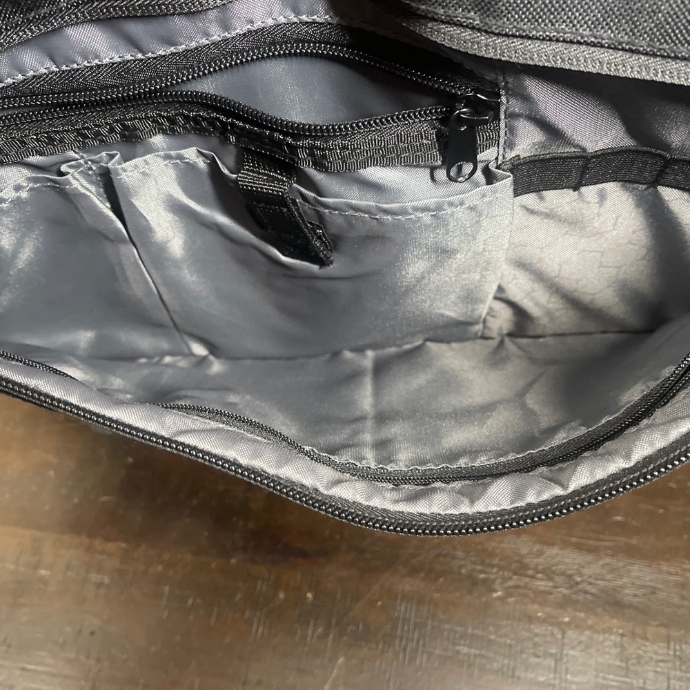 Ogio Messenger Bag Black Seaworld Parks Entertainment Laptop Bag - Picture 5 of 9